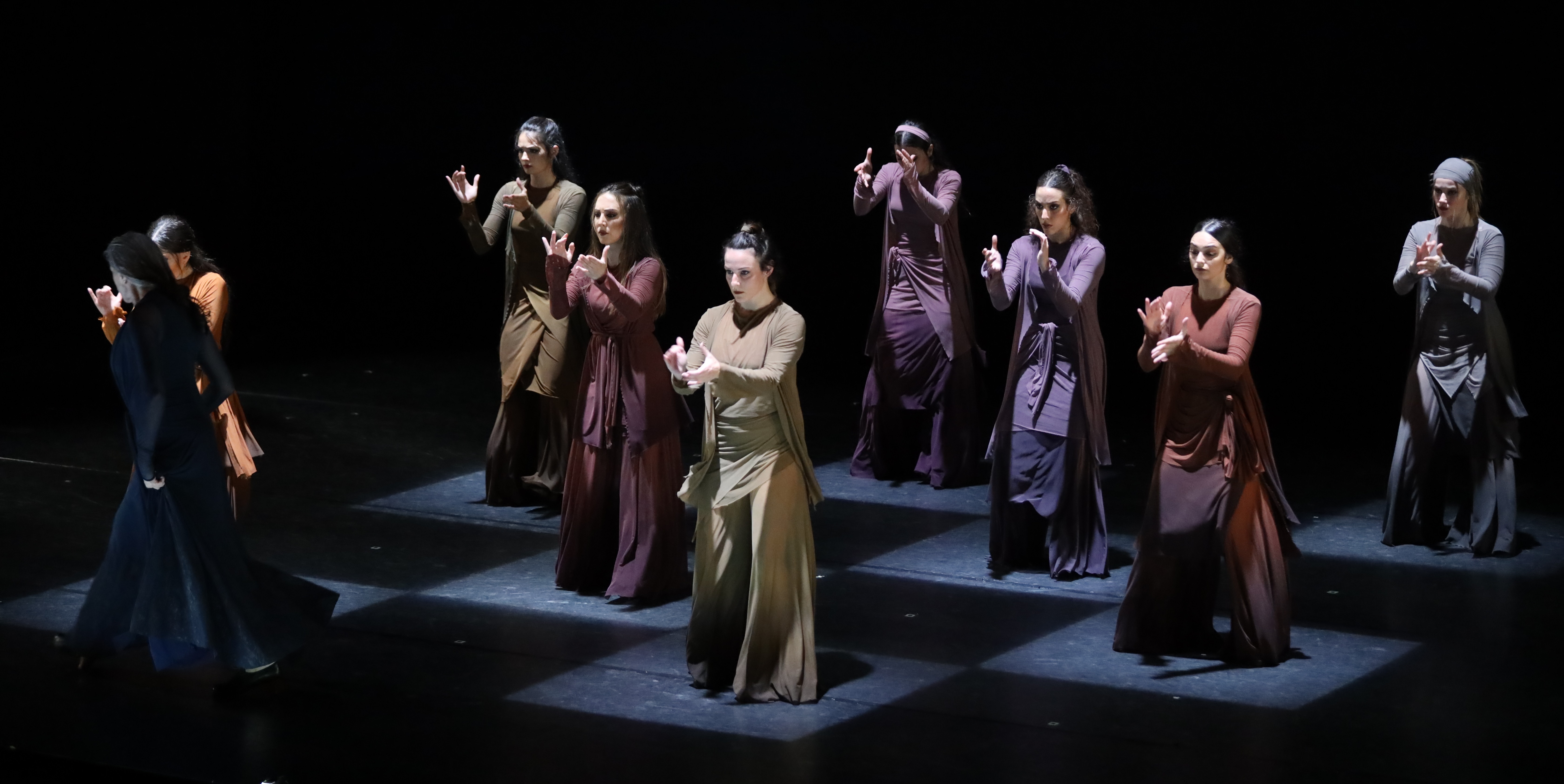 Bailarinas en el estreno de Sherezade, de María Pages