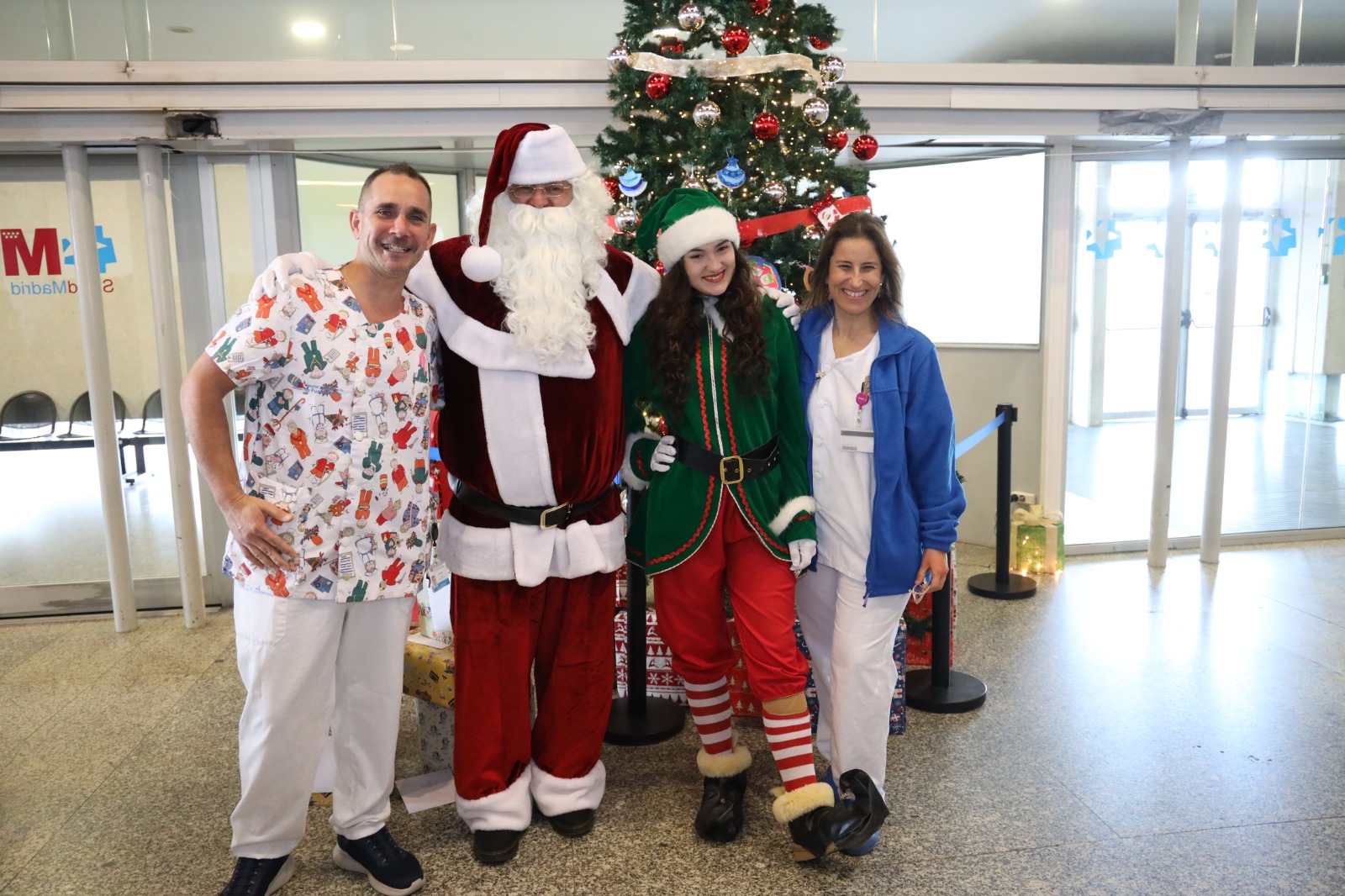 Visita de Papa Noel al Hospital de Fuenlabrada 18 12 2024