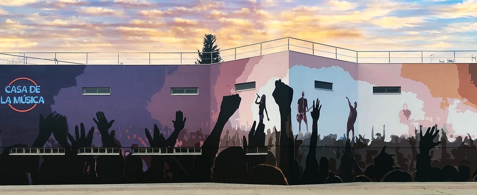 Nuevo mural del MAUF adorna la fachada de la Casa de la Musica