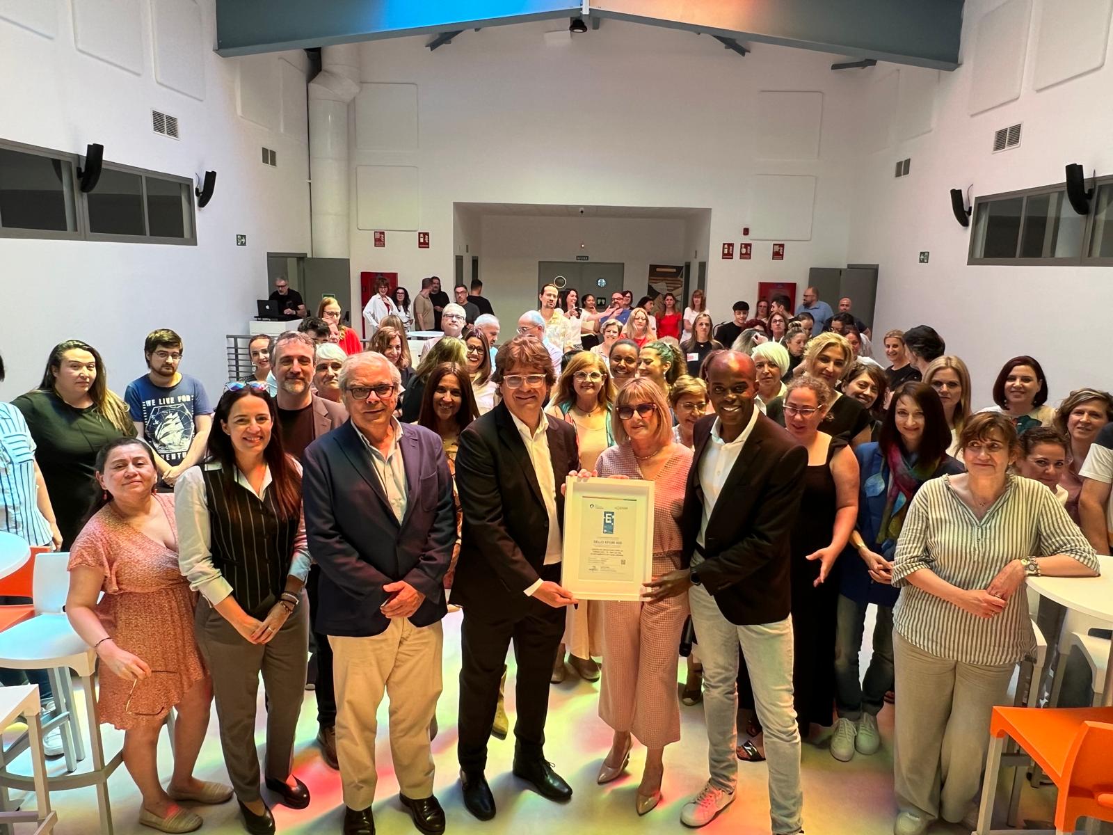 Foto de la entrega del sello de calidad