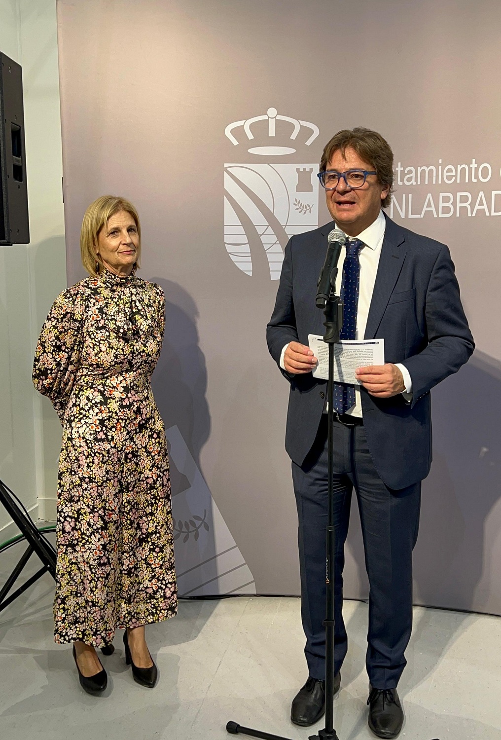 La presidenta de la FEMP, María José García Pelayo, junto al alcalde de Fuenlabrada, Javier Ayala
