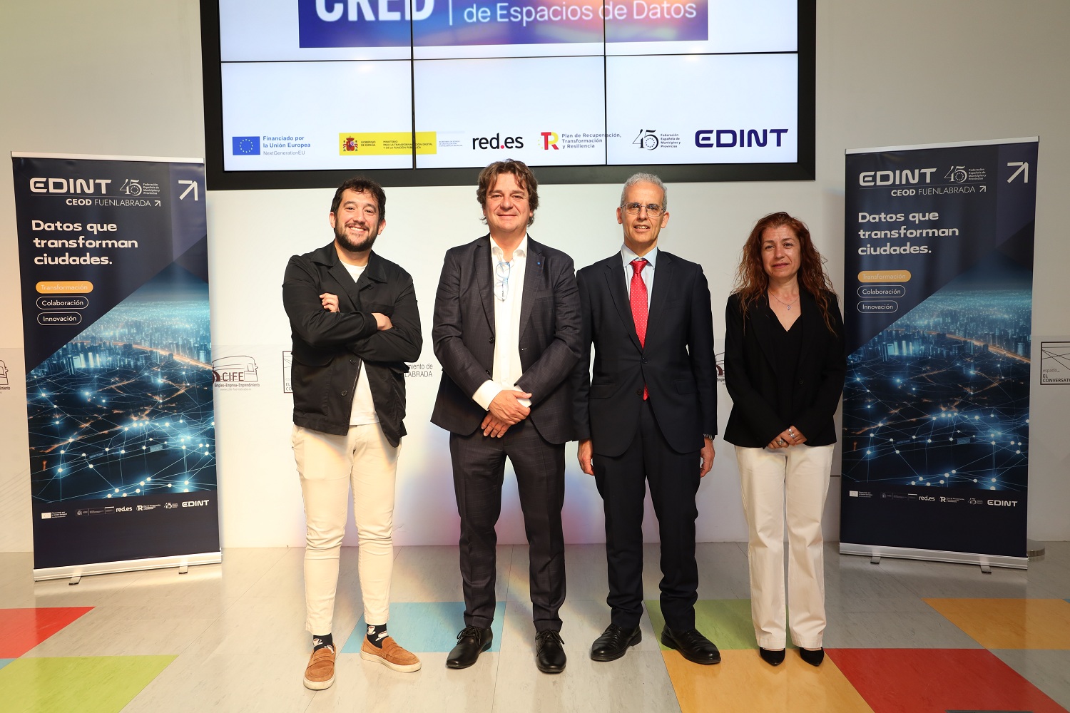 Jesús Herrera, director general de Red.es, el alcalde Javier Ayala, Luís Martínez-Sicluna, director general de la FEMP y Raquel Pérez, concejala de Innovación