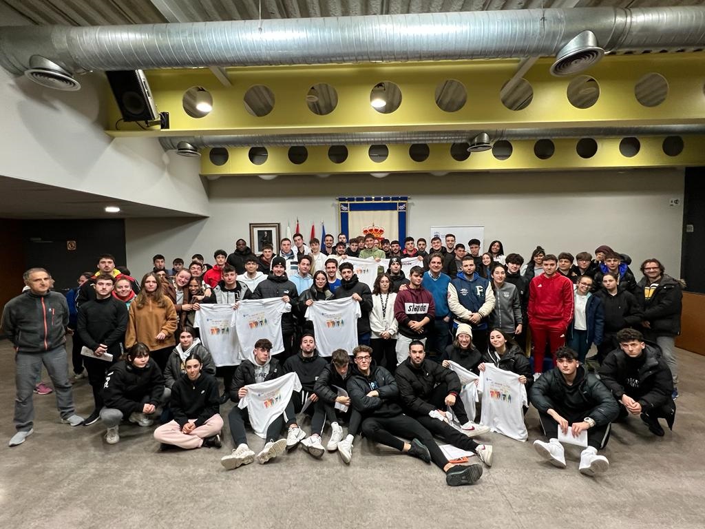 Estudiantes participan en la Marcha Contra el Acoso Escolar