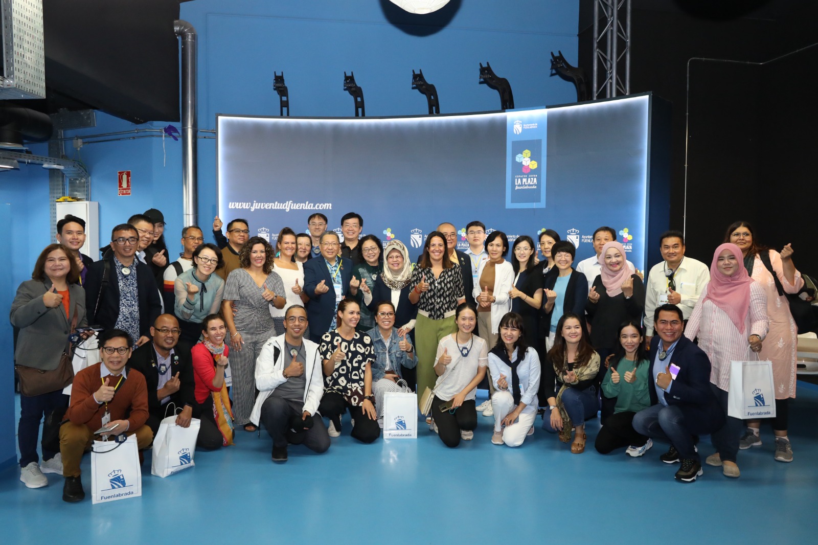 Grupo de personas de diferentes nacionalidades