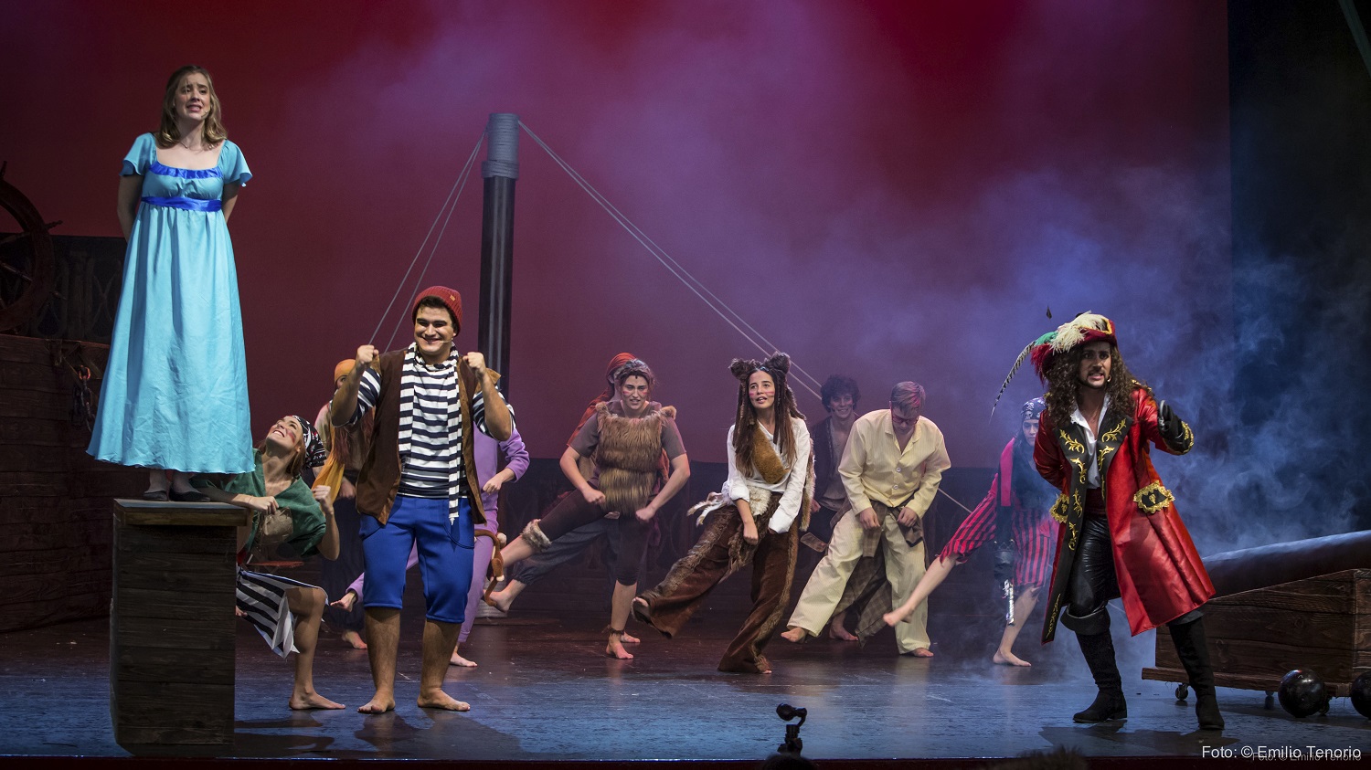 Actores representando 'Peter Pan, el musical'