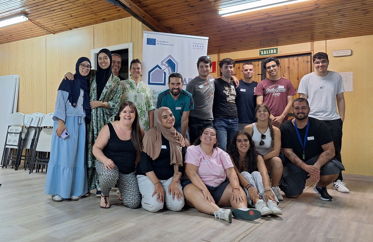 Participantes en el encuentro con jóvenes organizado por la Mesa para la Conviviencia