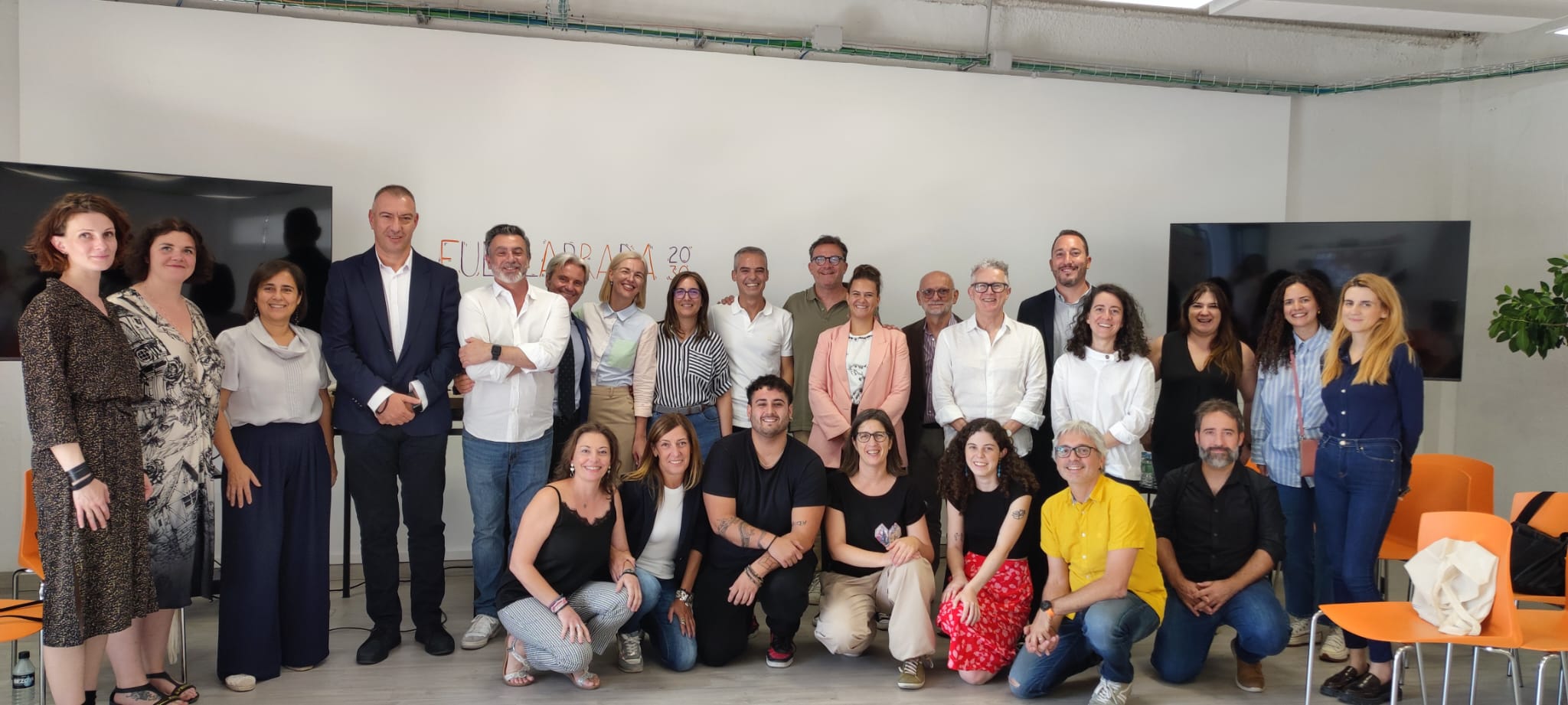 Participantes en el encuentro con representantes de las ciudades de Vilnius, Teramo y Larisa