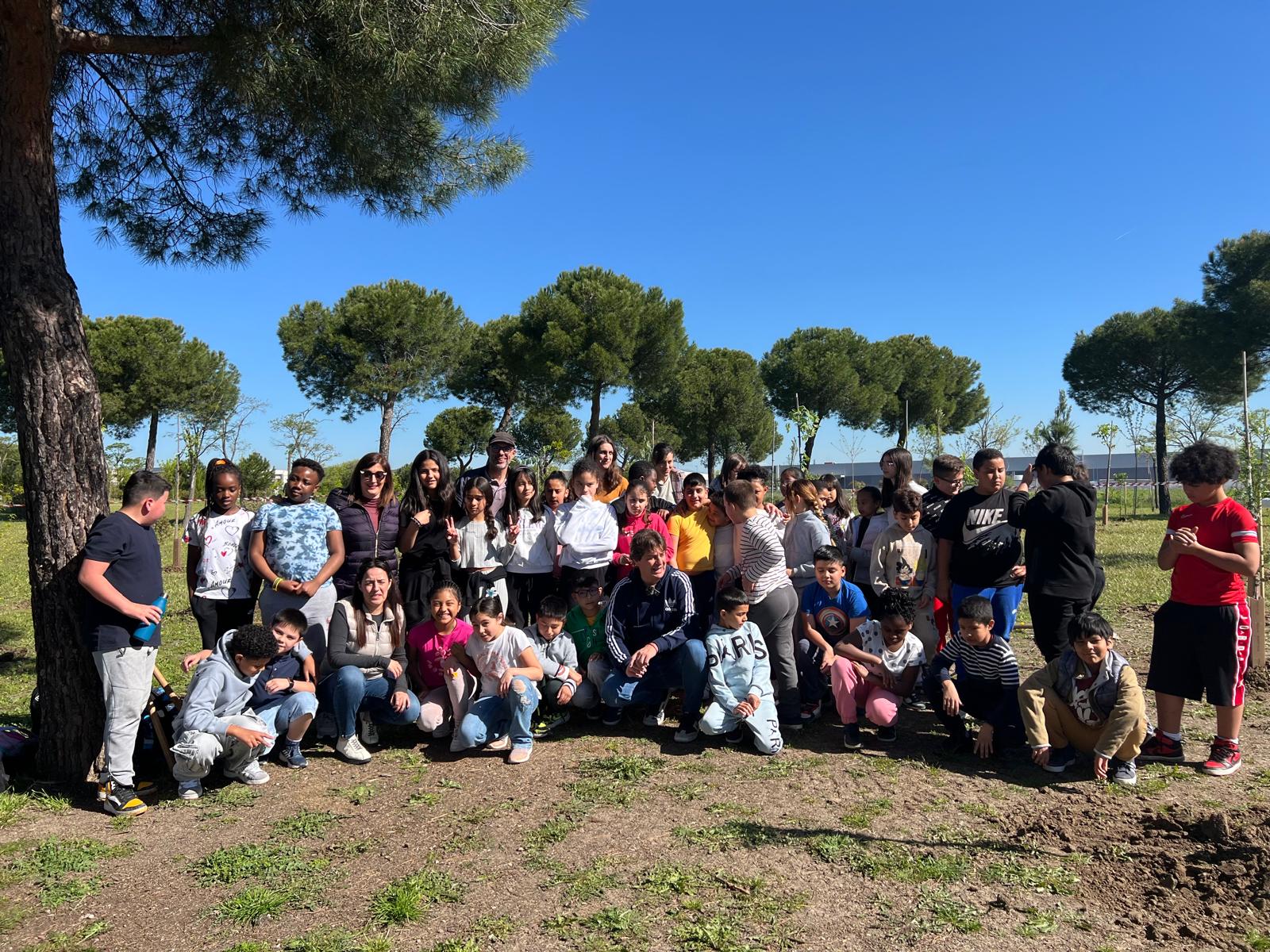 El alcalde junto a los escolares