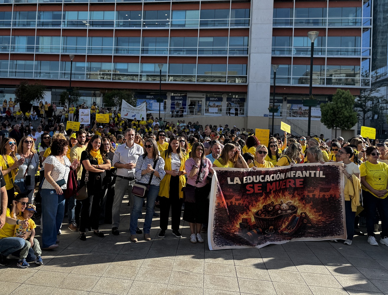 Concentración a favor de la Educación Infantil en la Plaza de la Constitución