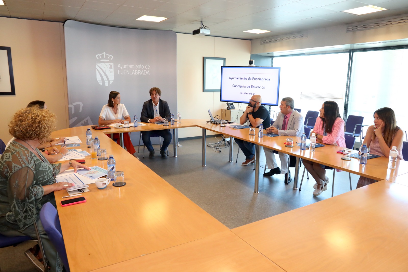 Rayes Maroto y Javier Ayala durante la reunión con sus técnicos