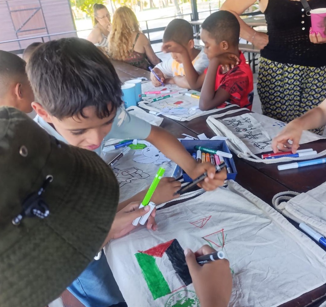 Talleres en la fiesta de bienvenida a los niños saharahuis en La Pollina