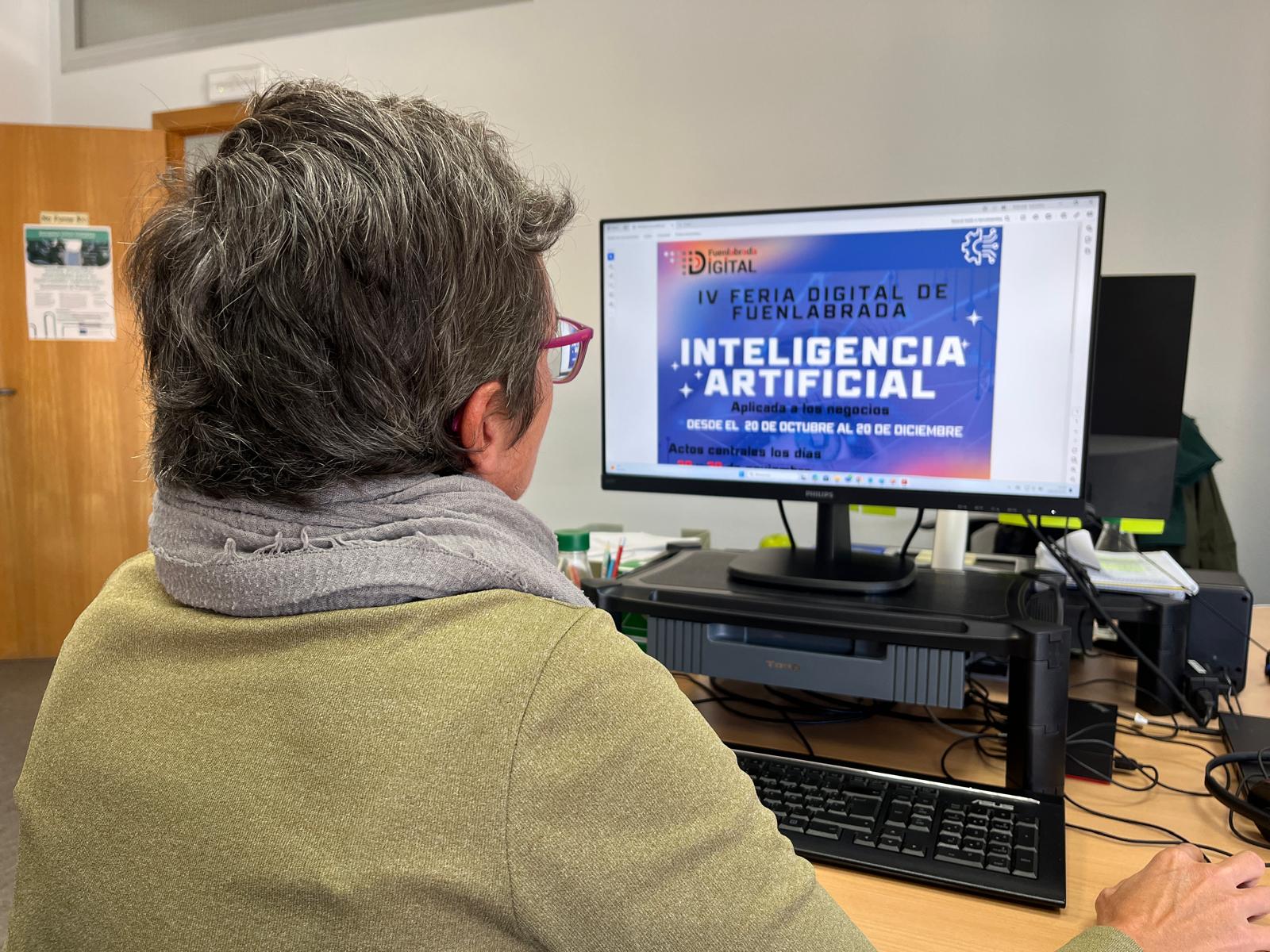 Imagen de una usuaria accediendo a la Feria Digital