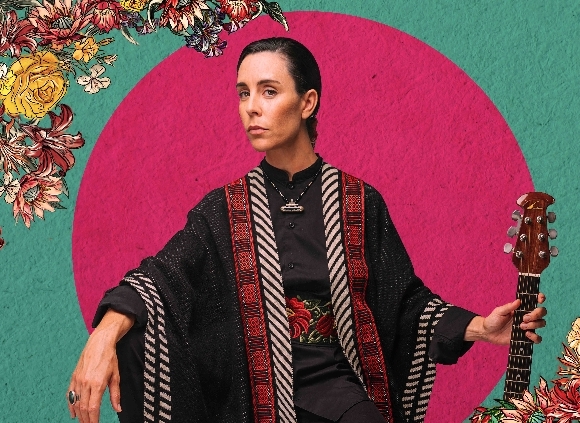 Nita caracterizada como Chavela