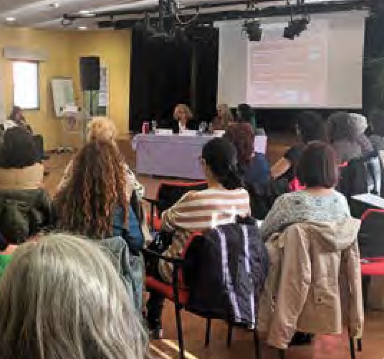 Mujeres en una conferencia