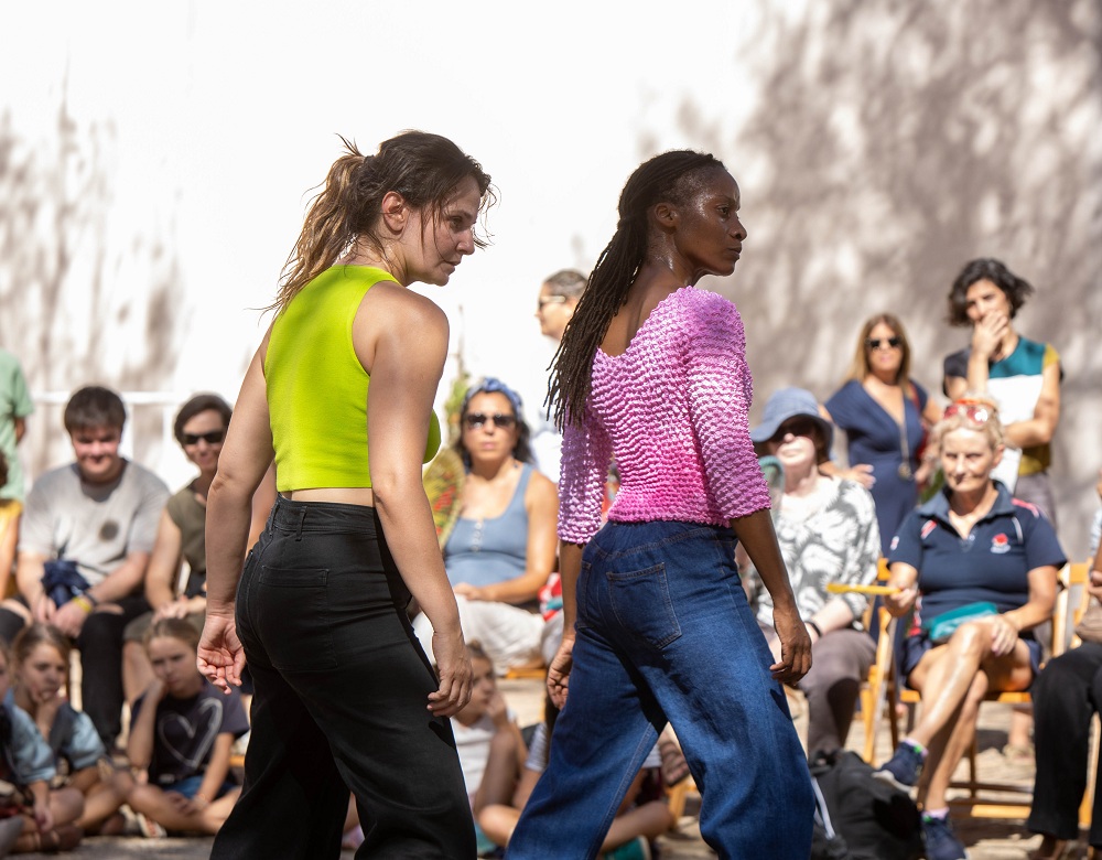 Yinka Esi Graves y Poliana Lima durante una actuación. Imagen de María Guerra