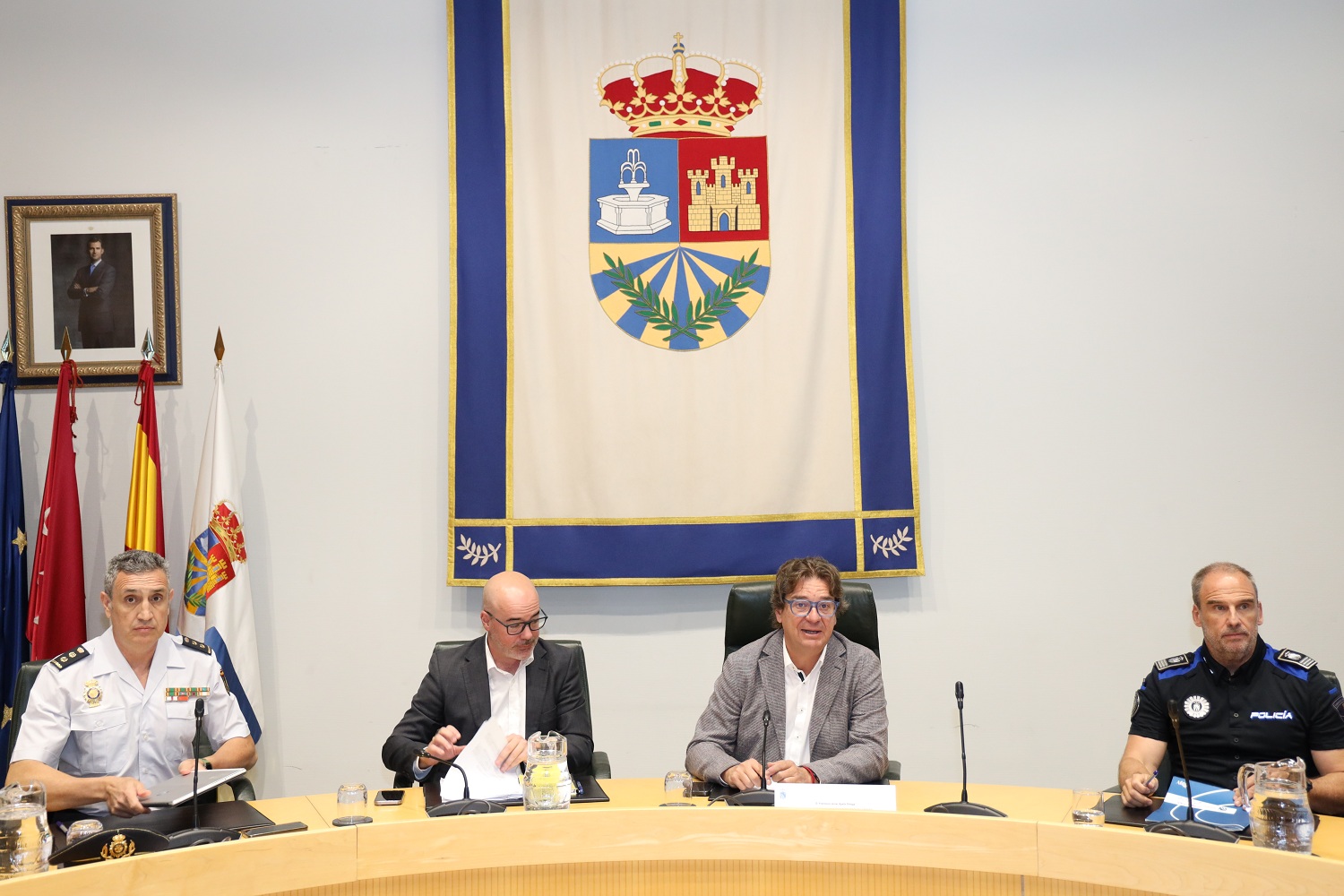 El alcalde Javier Ayala junto al Delegado del Gobierno, Francisco Martín, junto a mandos de Policía Nacional y Local