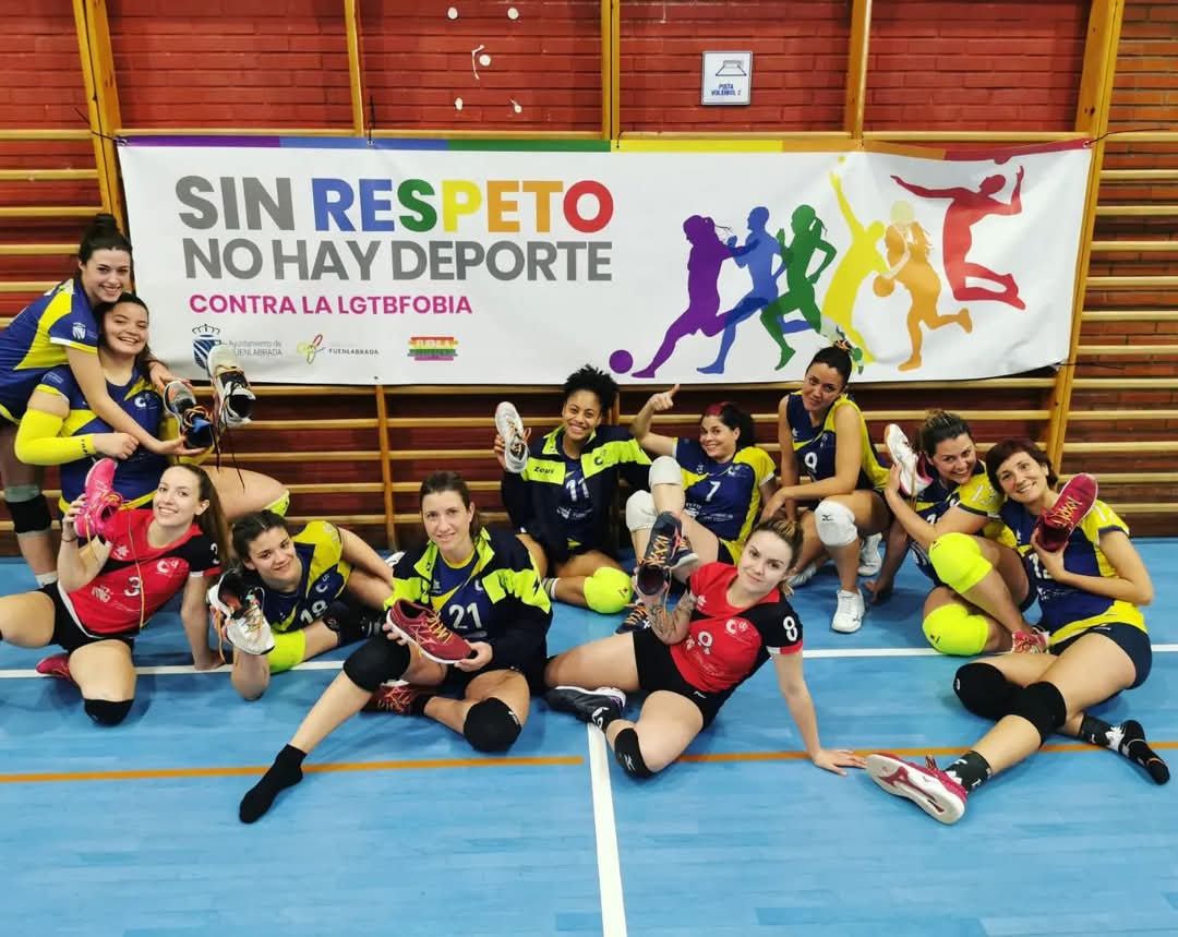 Jugadoras de voley participantes en la campaña Sin respeto no hay deporte de 2024