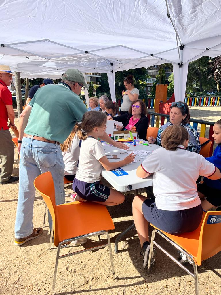Imagen de archivo de encuentro intergeneracional