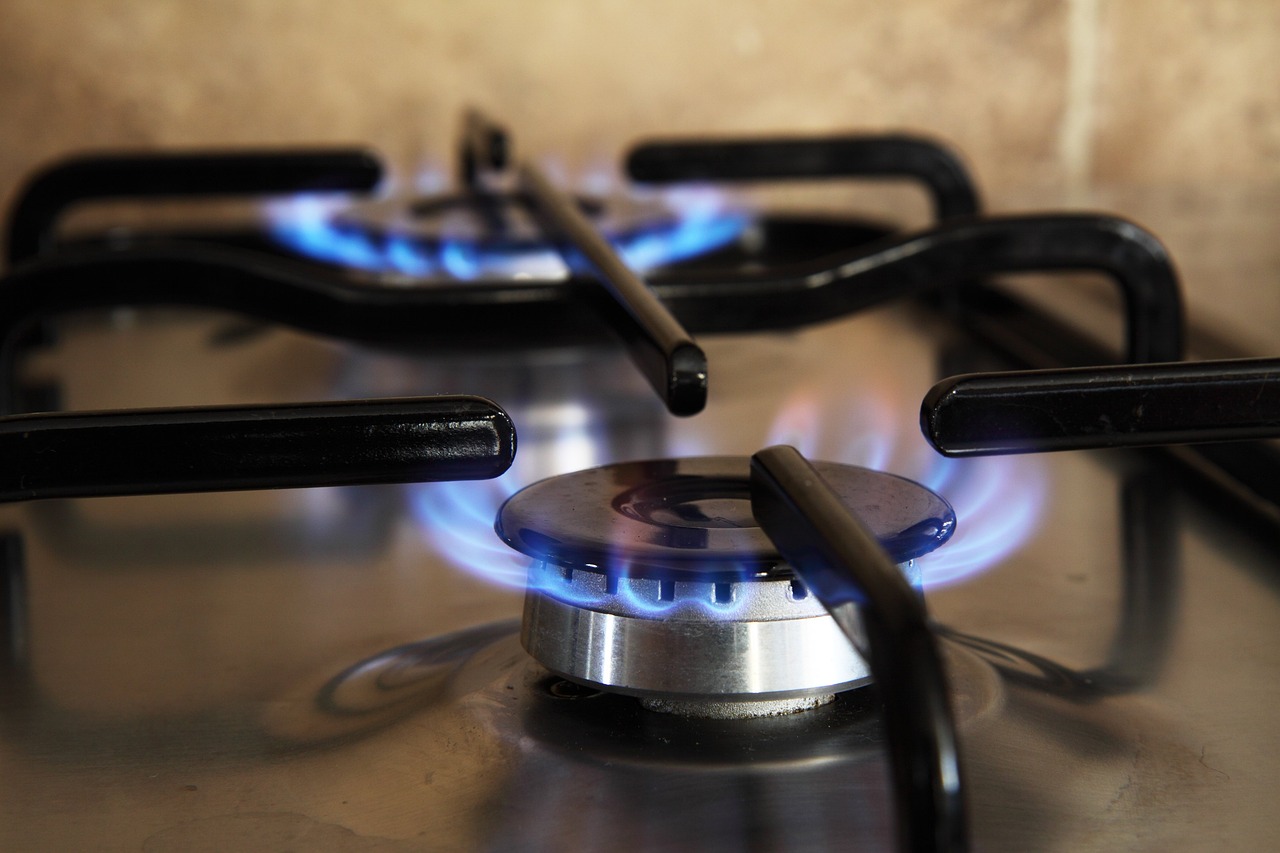 Imagen de una cocina de gas de PublicDomainPictures en Pixabay