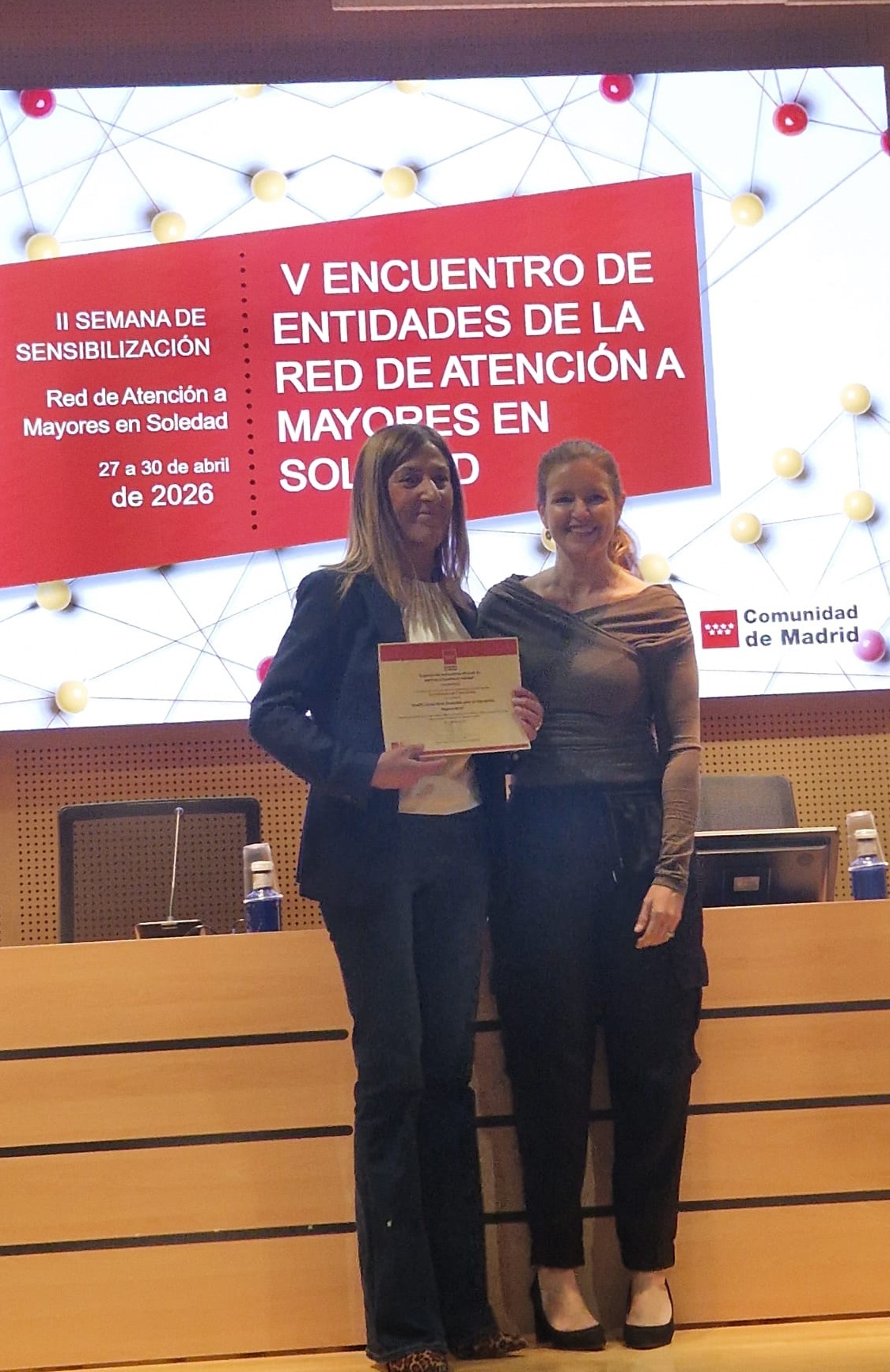 La concejala Ana Pérez junto a la consejera de Familia, Juventud y Asuntos Sociales, Ana Dávila-Ponce