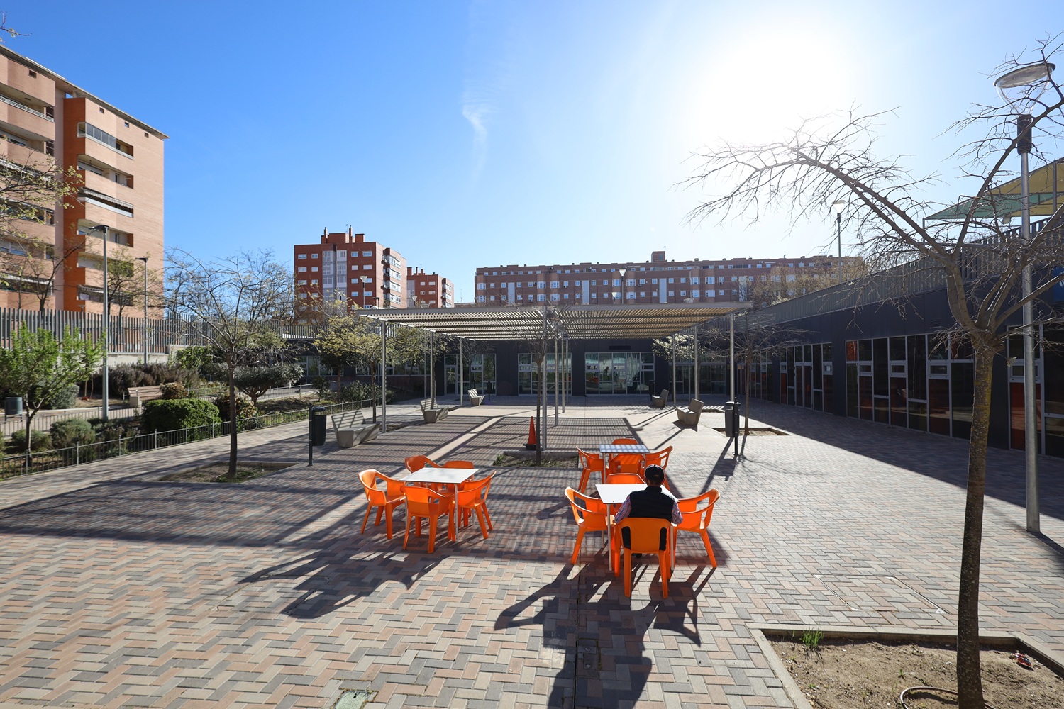 Patio exterior del centro de mayores Loranca 