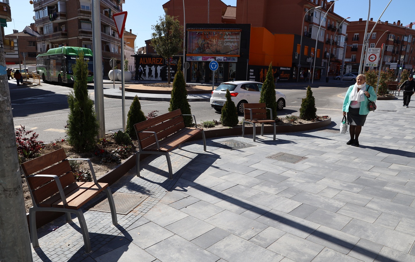 Bancos en la calle Leganés