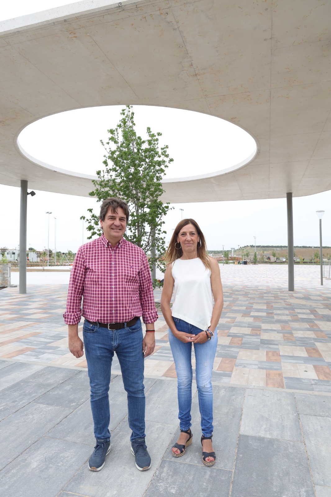 El alcalde Javier Ayala y la concejala de Urbanismo Ana Pérez Santiago