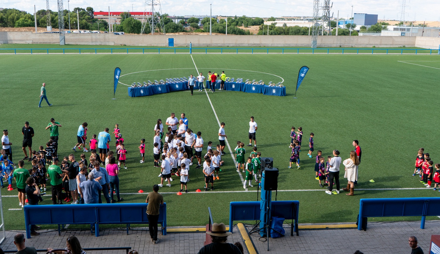 Entrega de los trofeos de la Liga Escolar de fútbol en 2024
