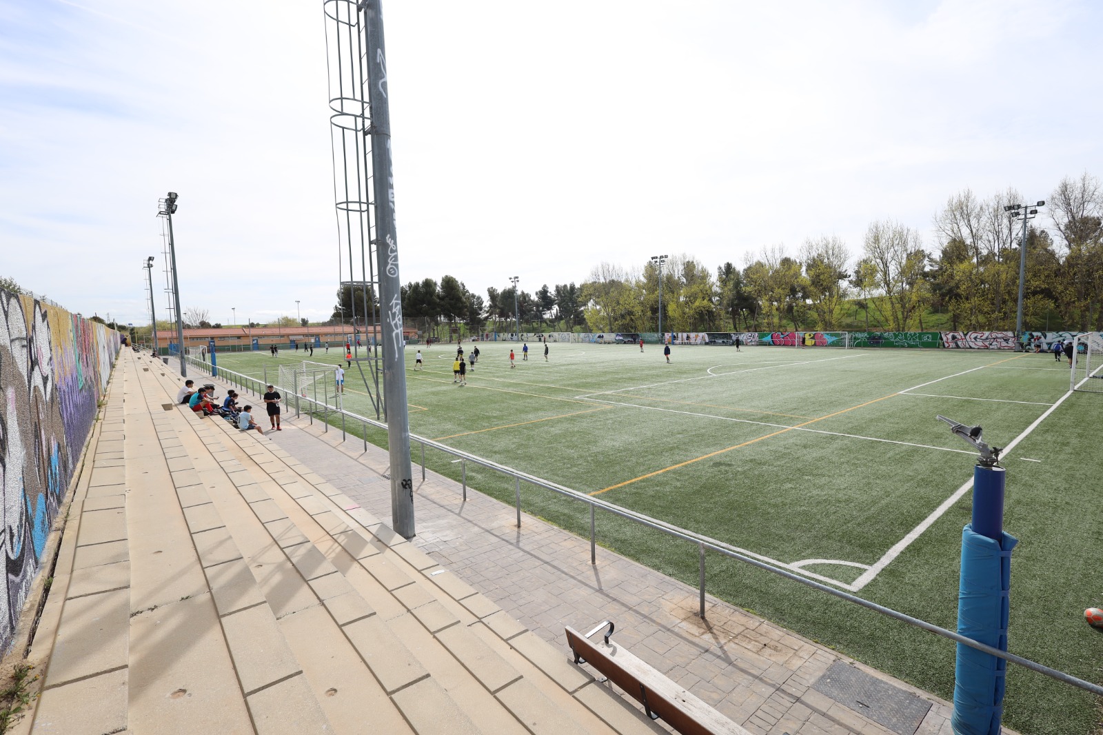 Los doce campos municipales de futbol estaran dotados de protectores de vallas