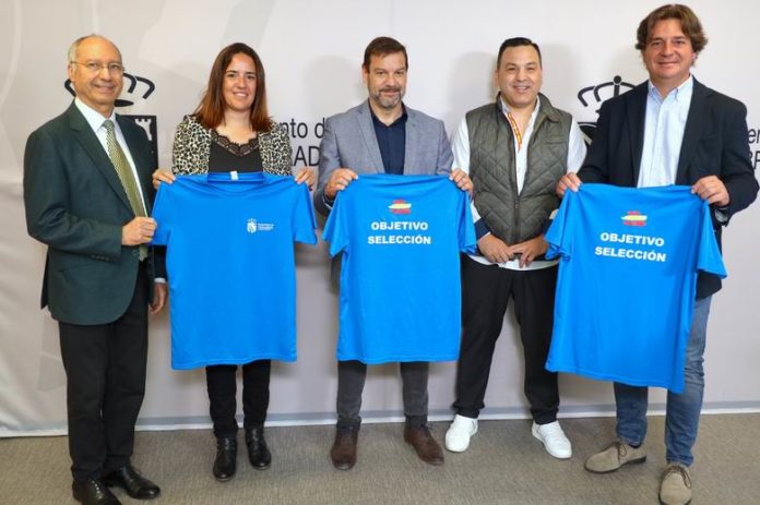 Personas en el encuentro internacional