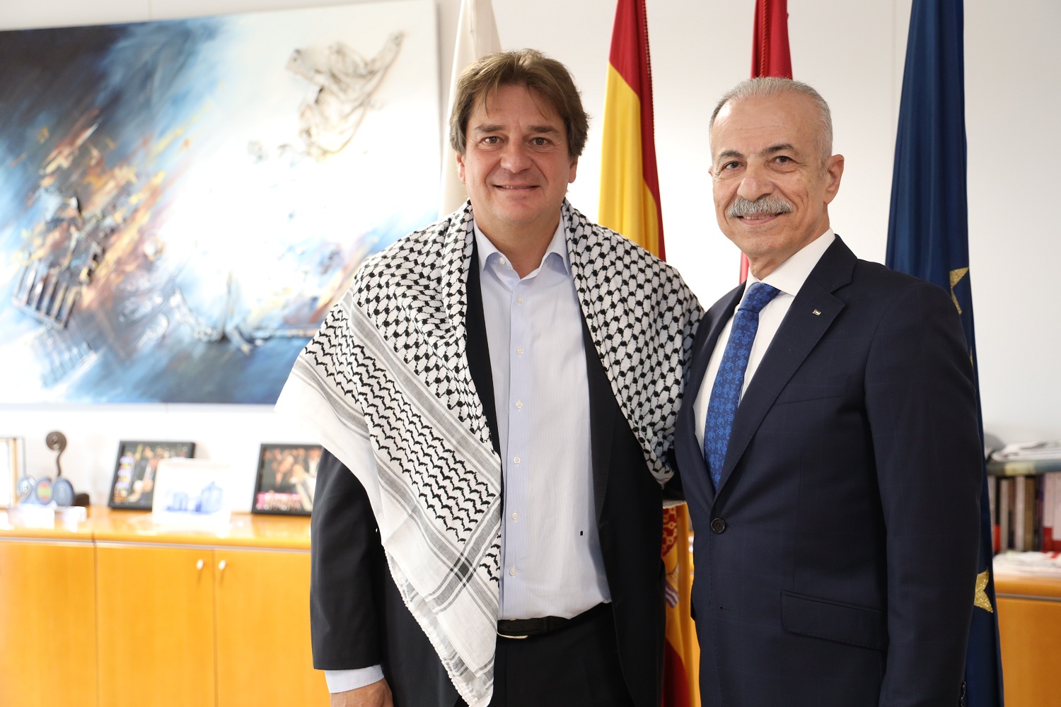 Javier Ayala con el embajador de Palestina en España, Husni Abdel Wahed
