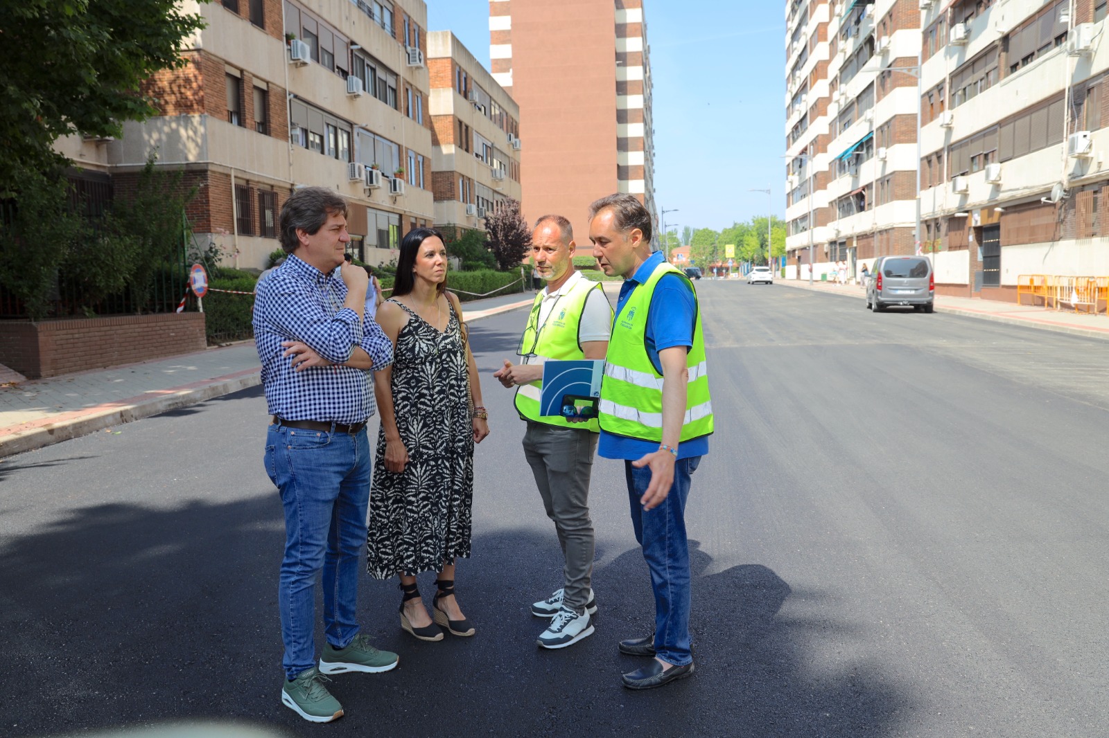 El alcalde visita las obras de asfaltado