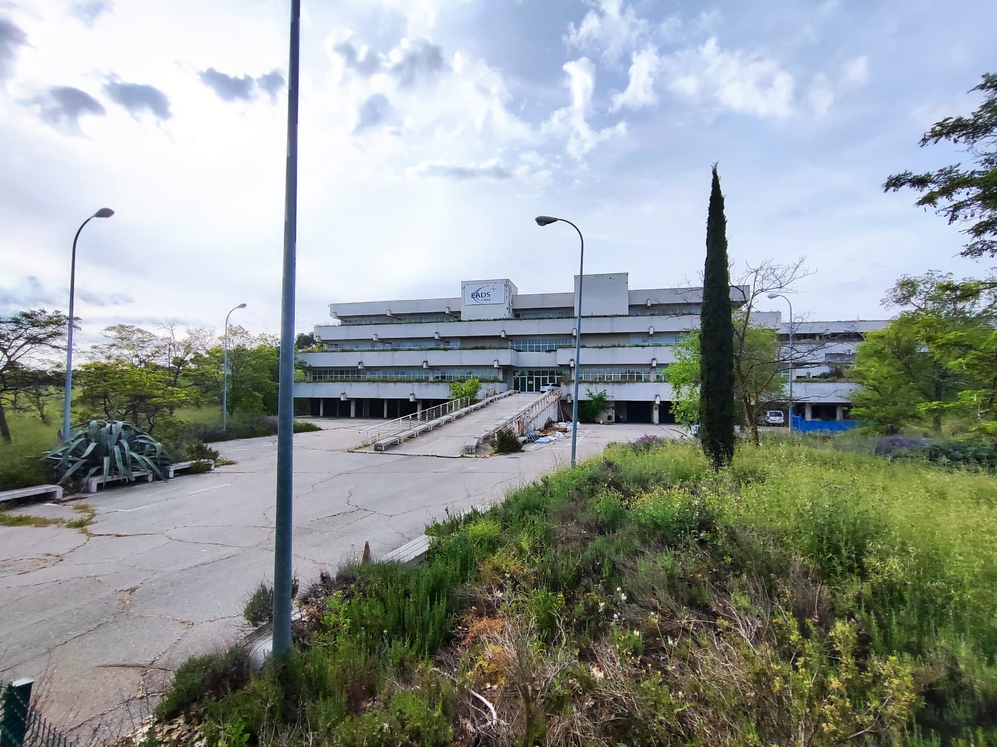 Fachada del centro de Difusión Ambiental La Cantueña