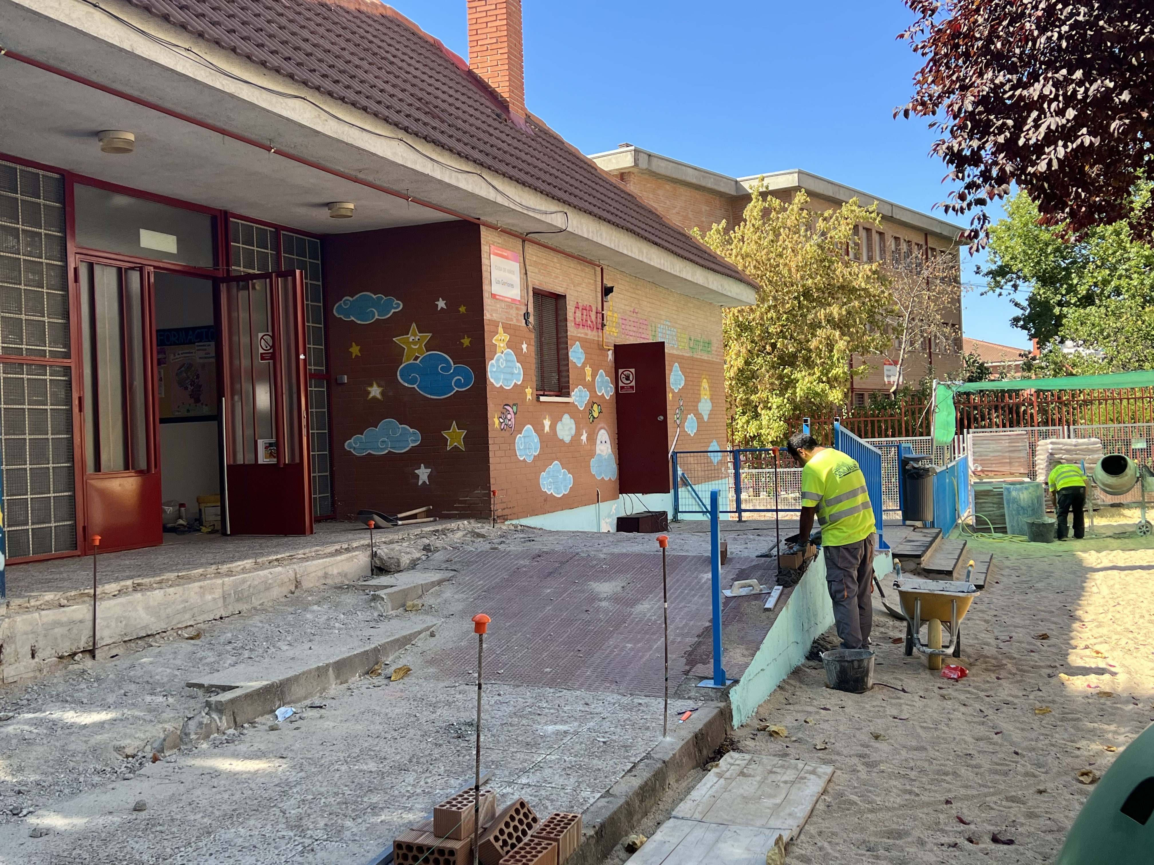 Imagen de archivo de obras en un centro educativo 