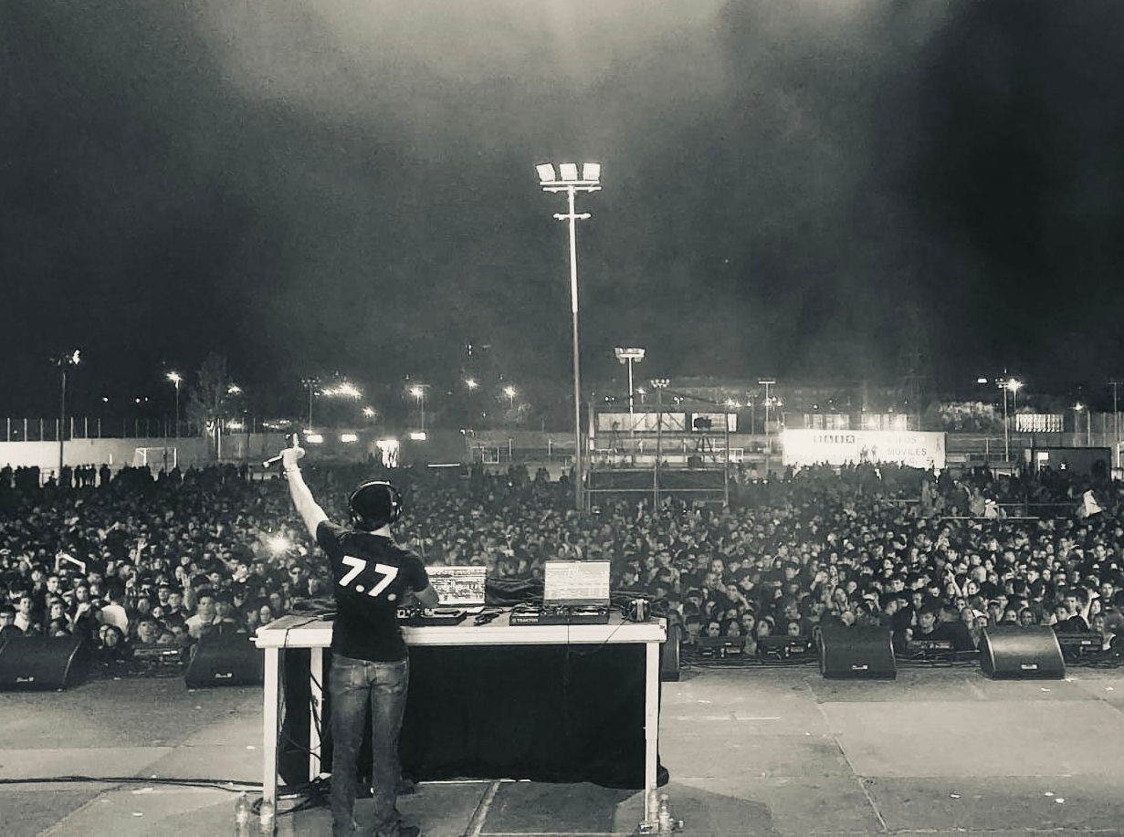 DJ Devizz en un concierto