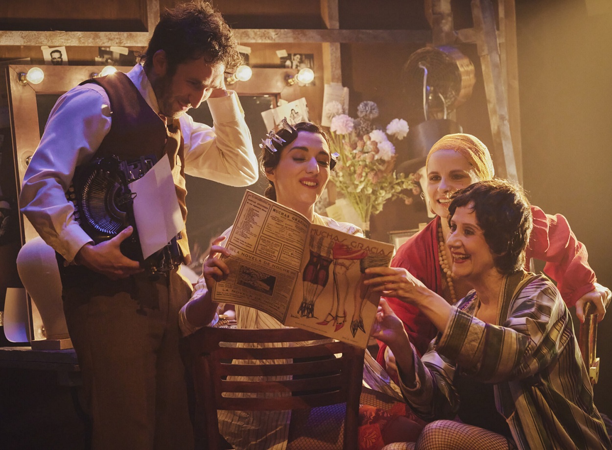 Actores durante la representación