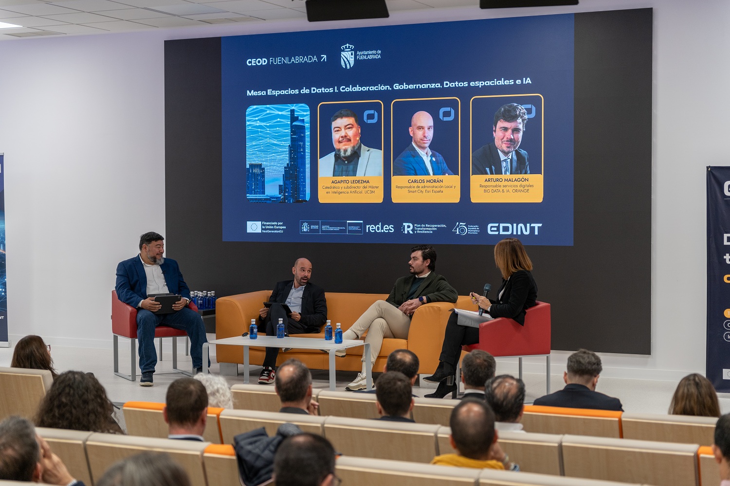 Participantes en una mesa durante la presentación del CEOD Fuenlabrada