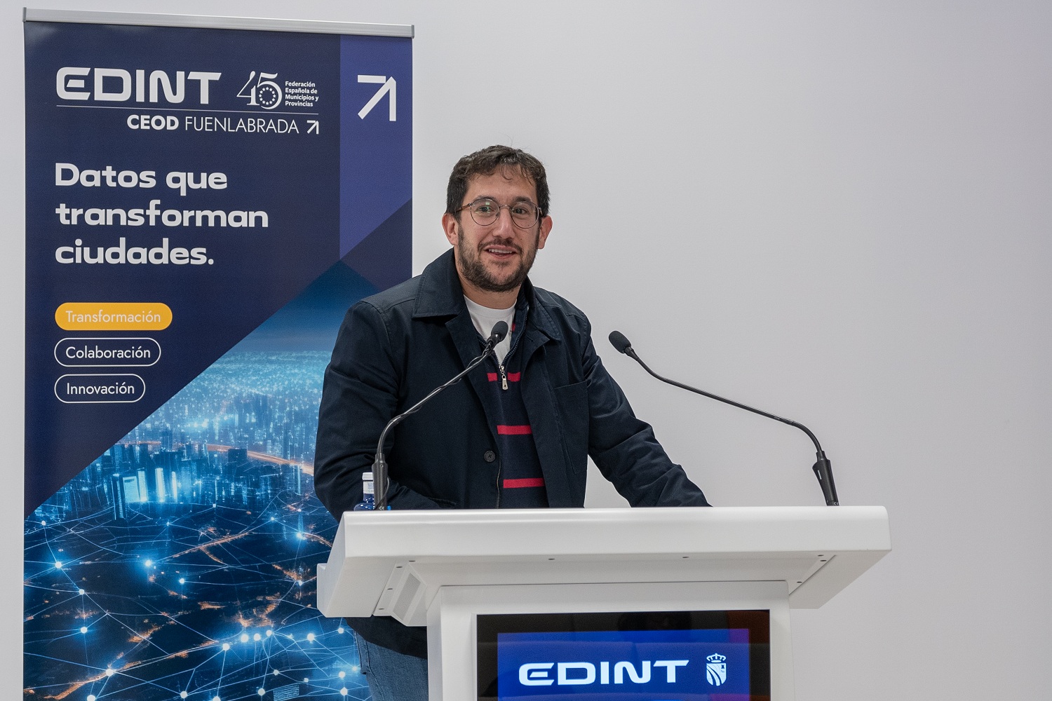 Jesús Herrero frente a un atril