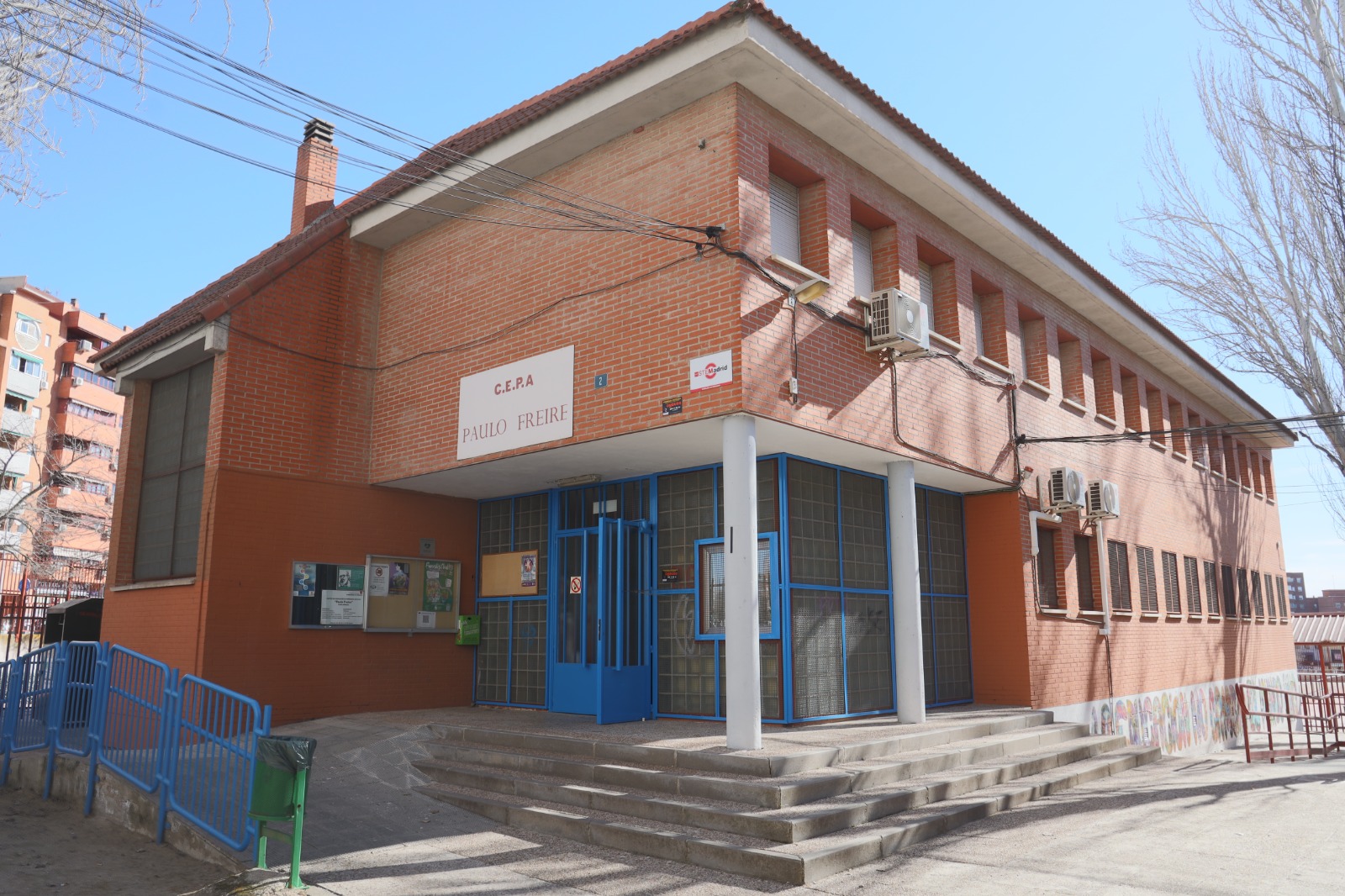 Fachada del centro educativo Paulo Freire