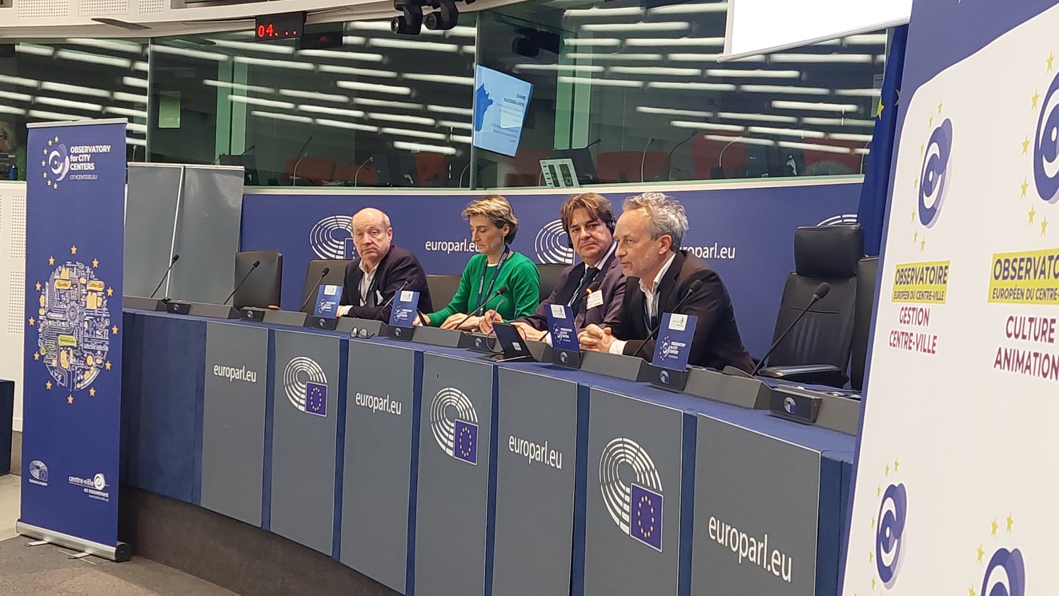 Javier Ayala con el resto de ponentes del Observatorio Europeo del Centro Urbano en Estrasburgo