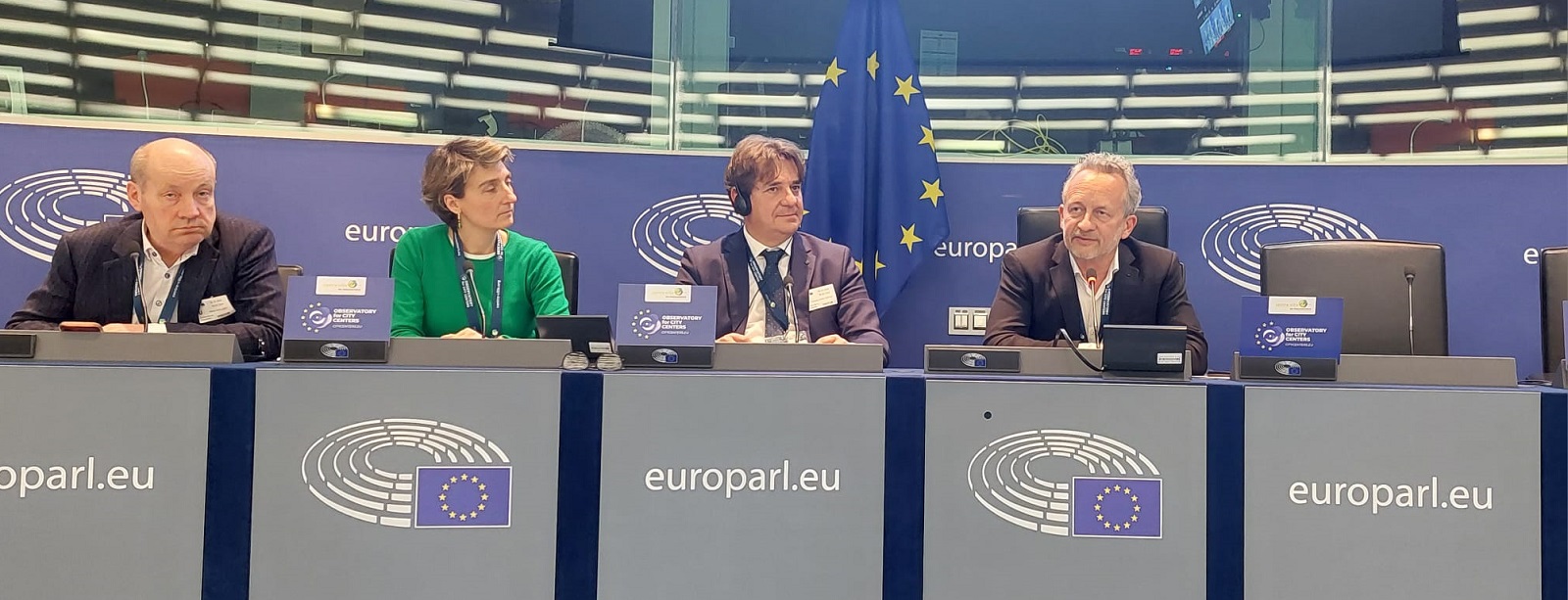 Javier Ayala con el resto de ponentes del Observatorio Europeo del Centro Urbano en el Parlamento Europeo