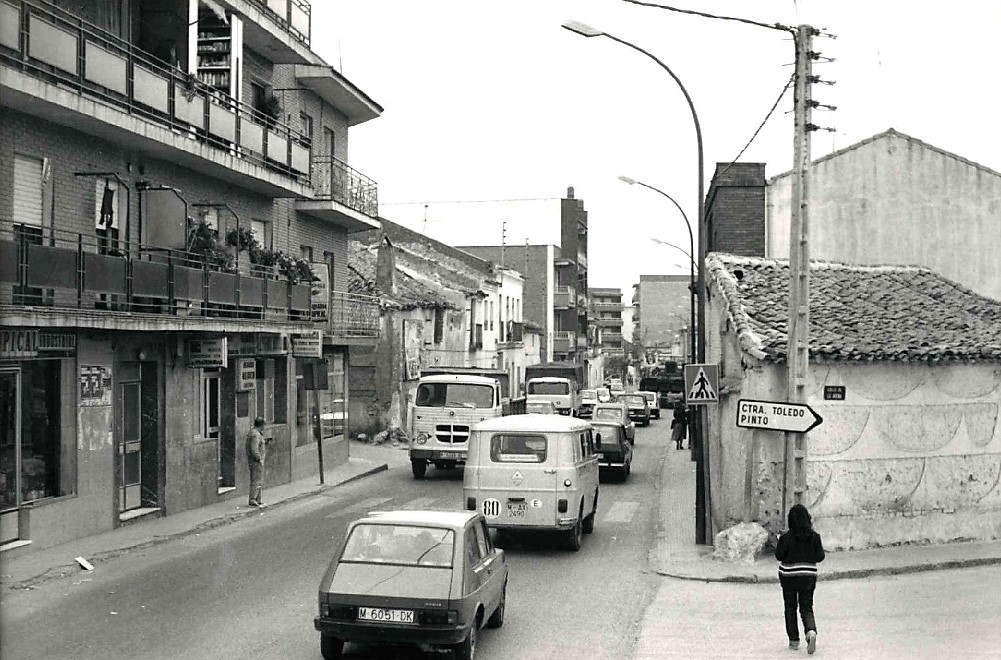 Calle Luis Sauquillo con tráfico