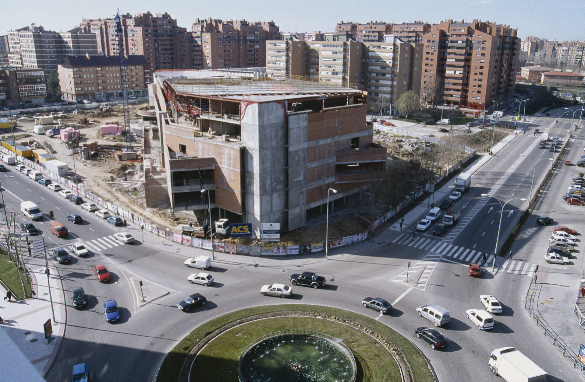 Vista aérea del edificio del Tomás y Valiente en construcción