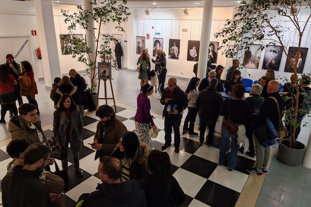Personas en una sala