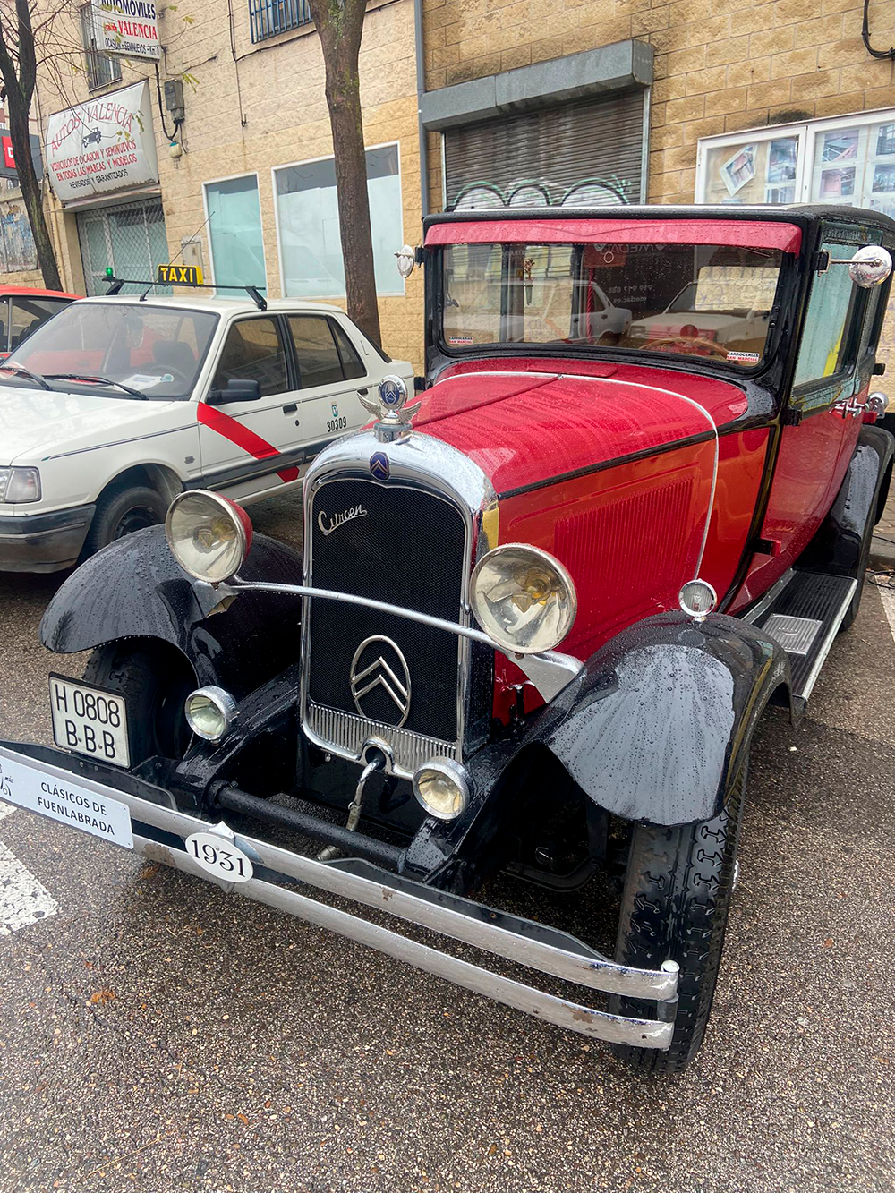 Gran Concentracion de Vehiculos Clasicos y Deportivos en Fuenlabrada