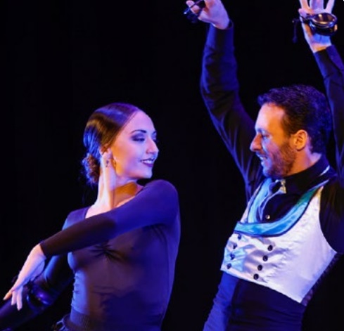 Dos bailarines de flamenco