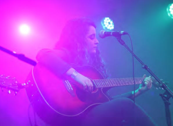 Imagen de Marta Wheat durante una actuación