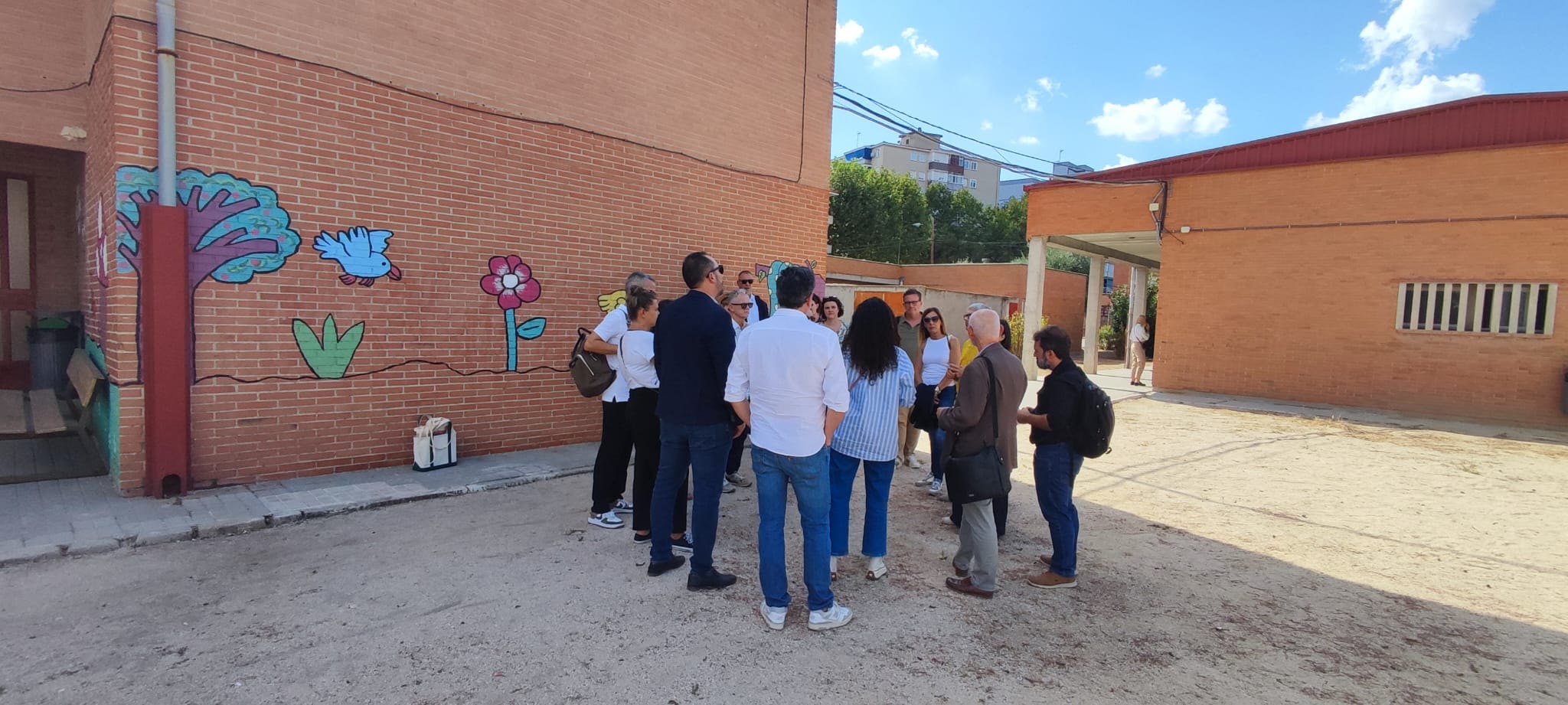 Grupo en el patio del colegio San Esteban