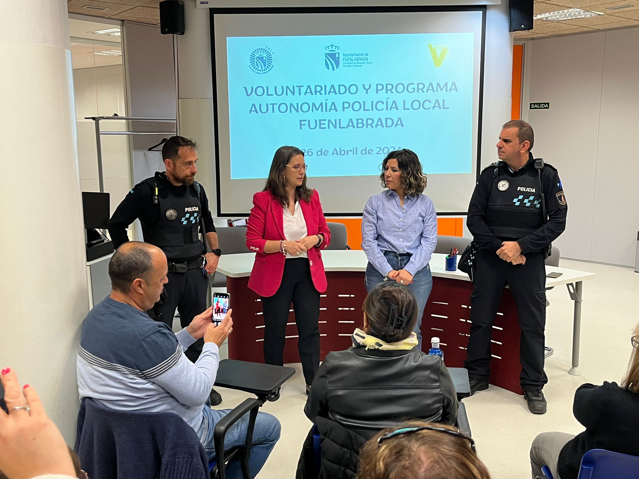 Policías y concejalas en la formación del Programa de voluntariado