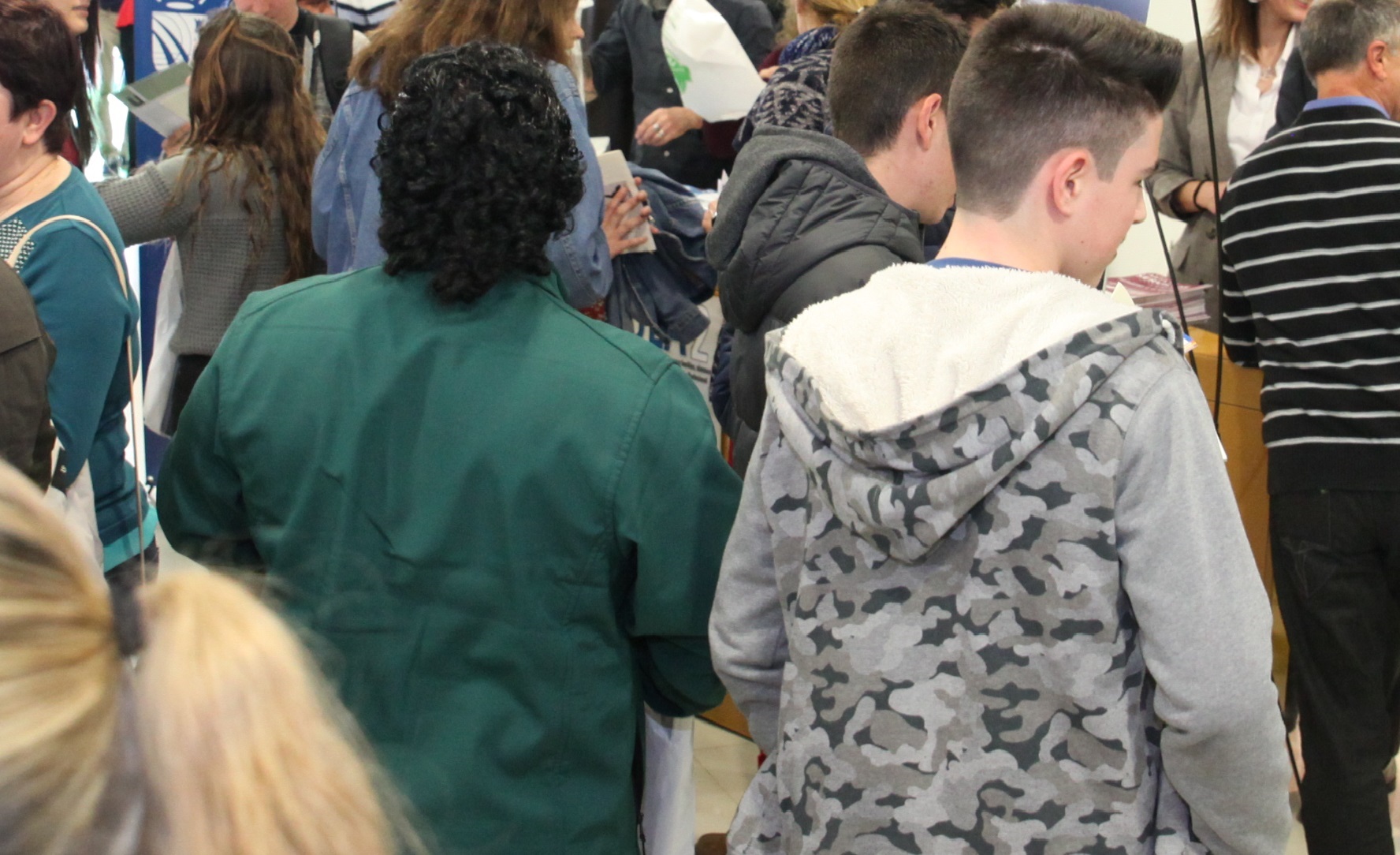 Adultos y adolescentes